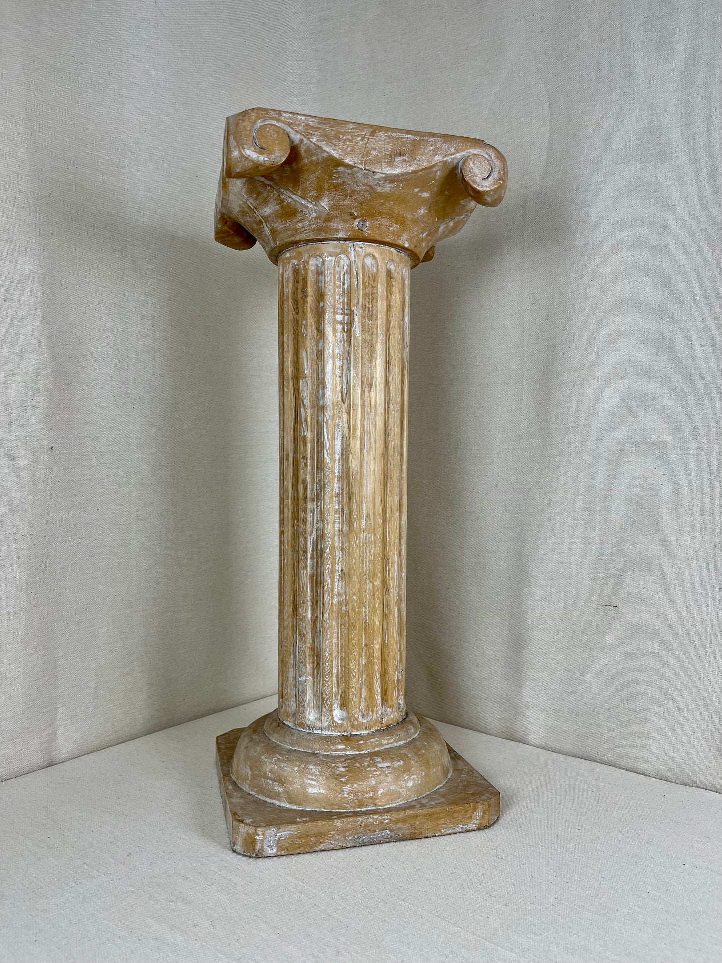 IONIC COLUMN