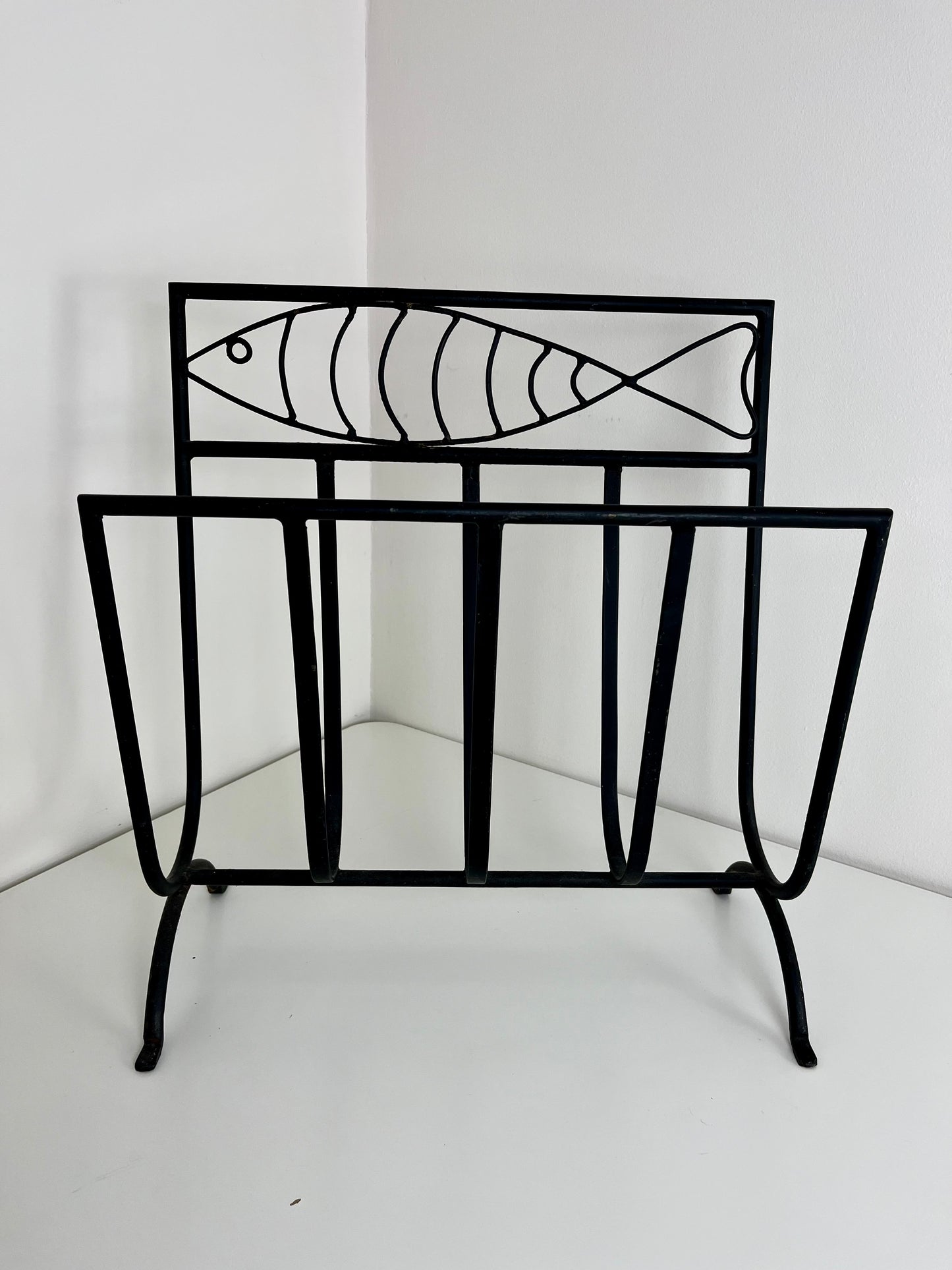 FISH MAGAZINE RACK