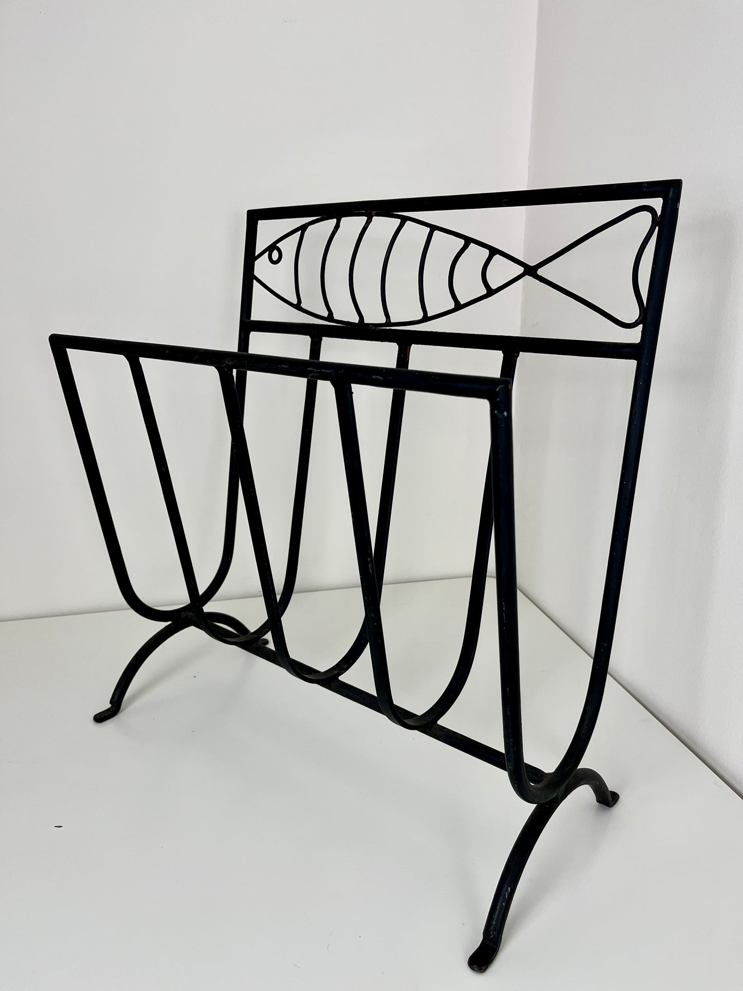 FISH MAGAZINE RACK