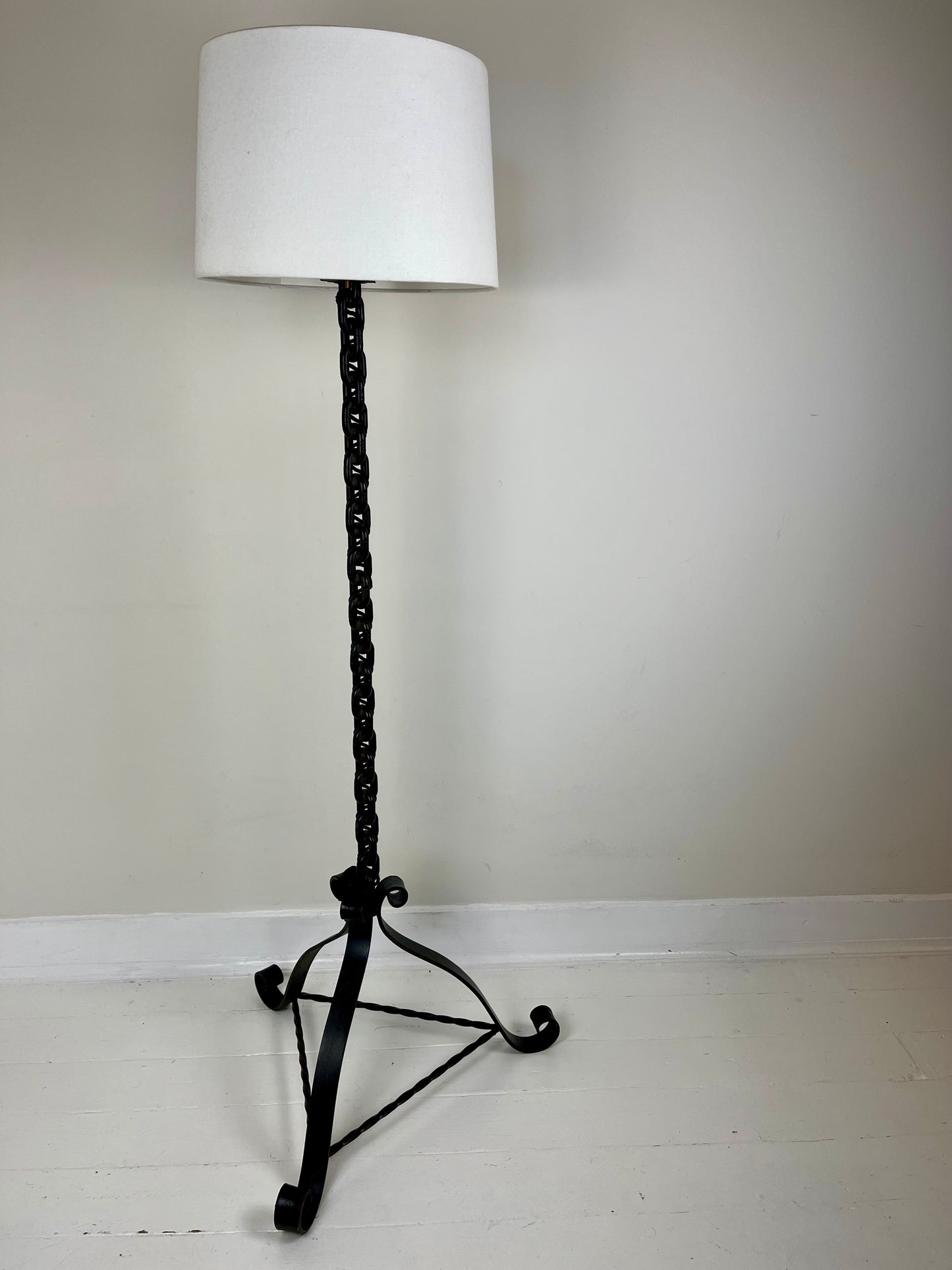 CHAIN LINK FLOOR LAMP